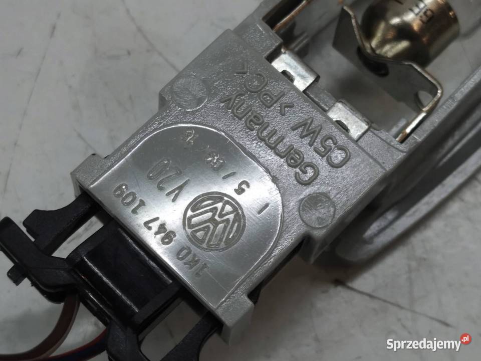 LAMPKA PODSUFITKI Skoda Superb III 2015 osobowe