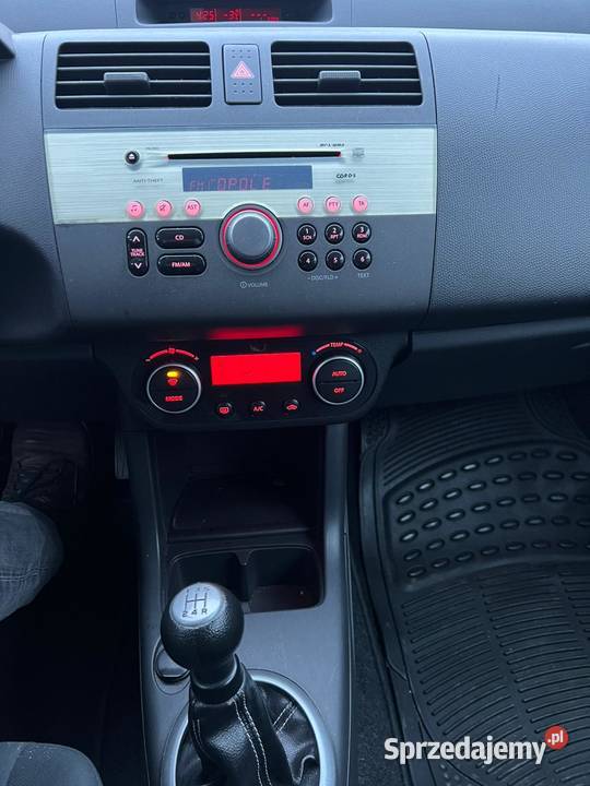 Suzuki Swift 13 L benzyna 2010 1328cm3 Kępno