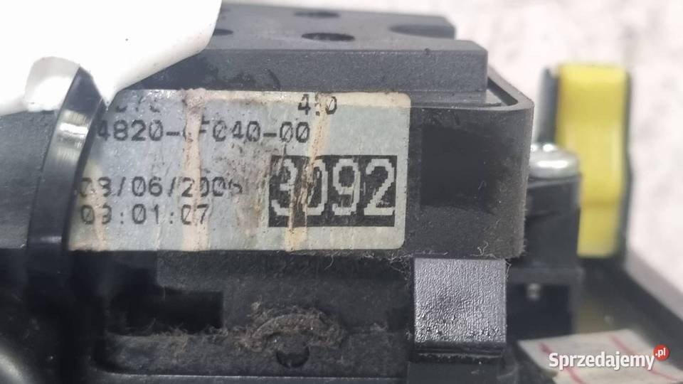 PRZYCISK TOYOTA COROLLA VERSO 848200F040 Lipno