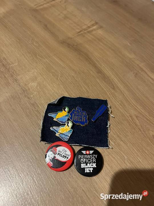 Różne przypinki Capitan Jack i Black Gdańsk