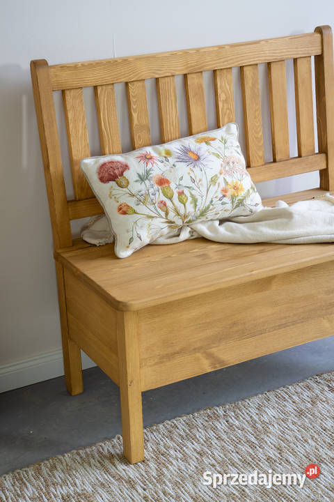Drewniana ławka ze schowkiem i oparciem do Maków Podhalański