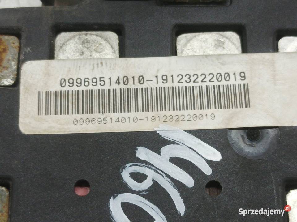 SKRZYNKA BEZPIECZNIKÓW AKUMUALATORA KLEMA 14 D