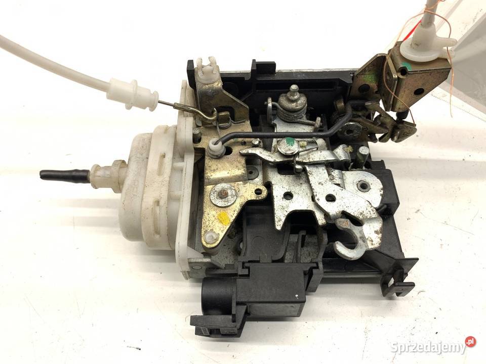 ZAMEK DRZWI PRAWY PRZÓD AUDI A3 8L Hatchback