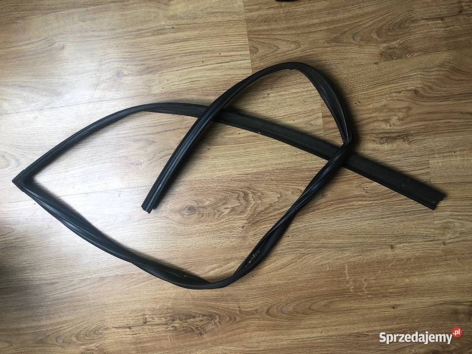 KIA SPORTAGE II 2 USZCZELKA DRZWI TYLNYCH Rok produkcji 2010 Józefin sprzedam