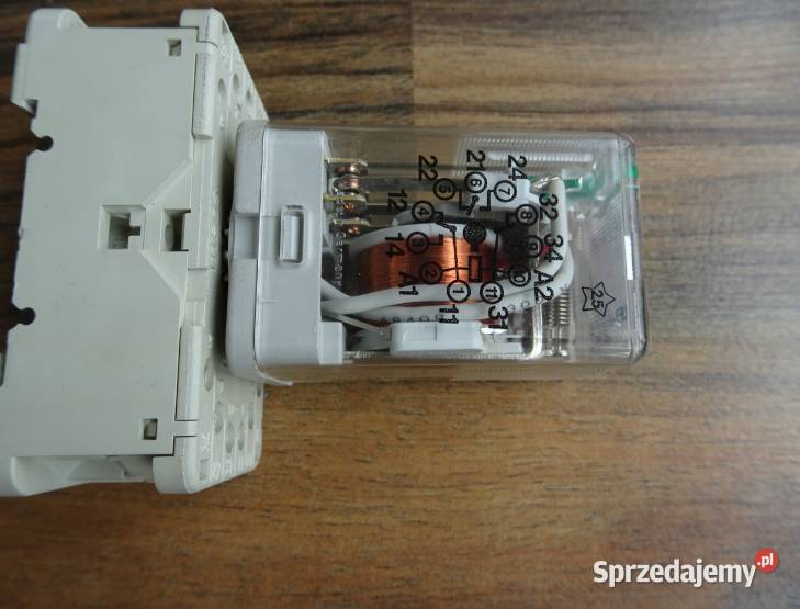 KUHNKE UF324VDCN przekażnik z podstawą sprzedam