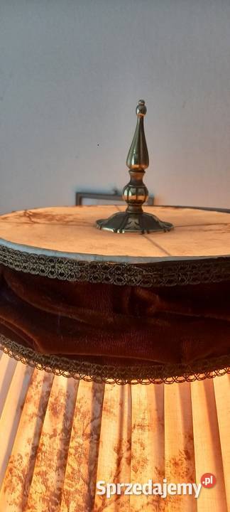 Wysoka mosiężna lampa podłogowa z abażurem Skierniewice