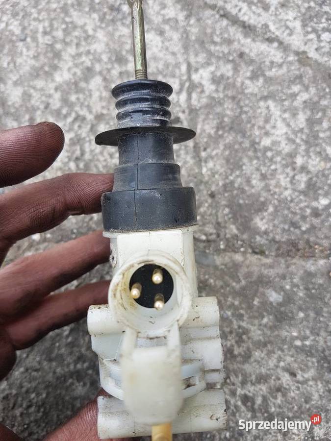 Siłownik pneumatyczny zamka centralnego mercedes Rok produkcji 1987 Części Cieszyn sprzedam