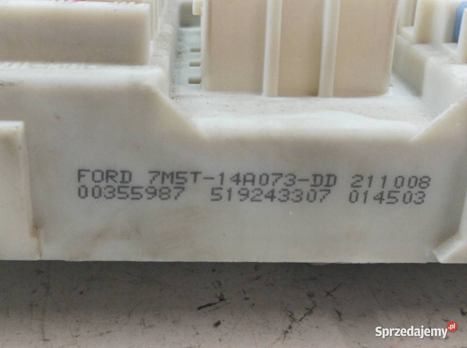 SKRZYNKA BEZPIECZNIKÓW 7M5T14A073DD Ford Focus sprzedam