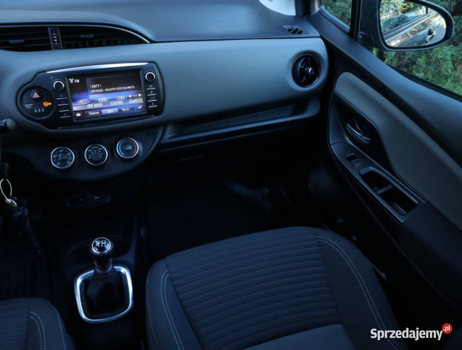 Toyota Yaris 15 Dual VVTi szary Piaseczno