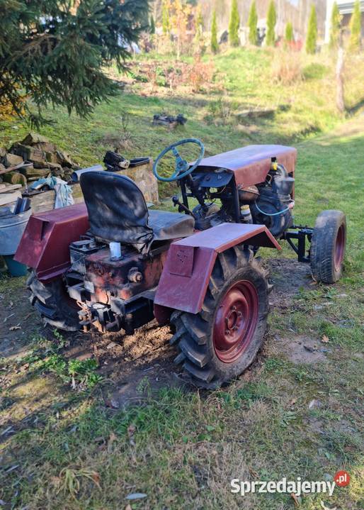 Traktor sam Połomia