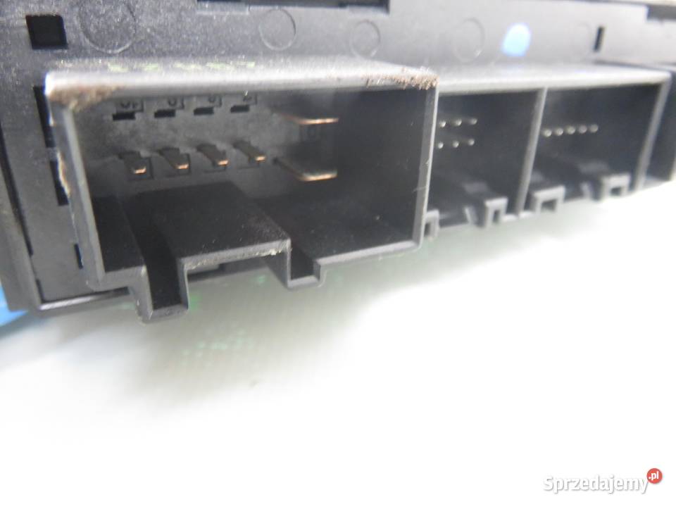 PODNOŚNIK SZYBY PRAWY PRZEDNI AUDI A4 B7