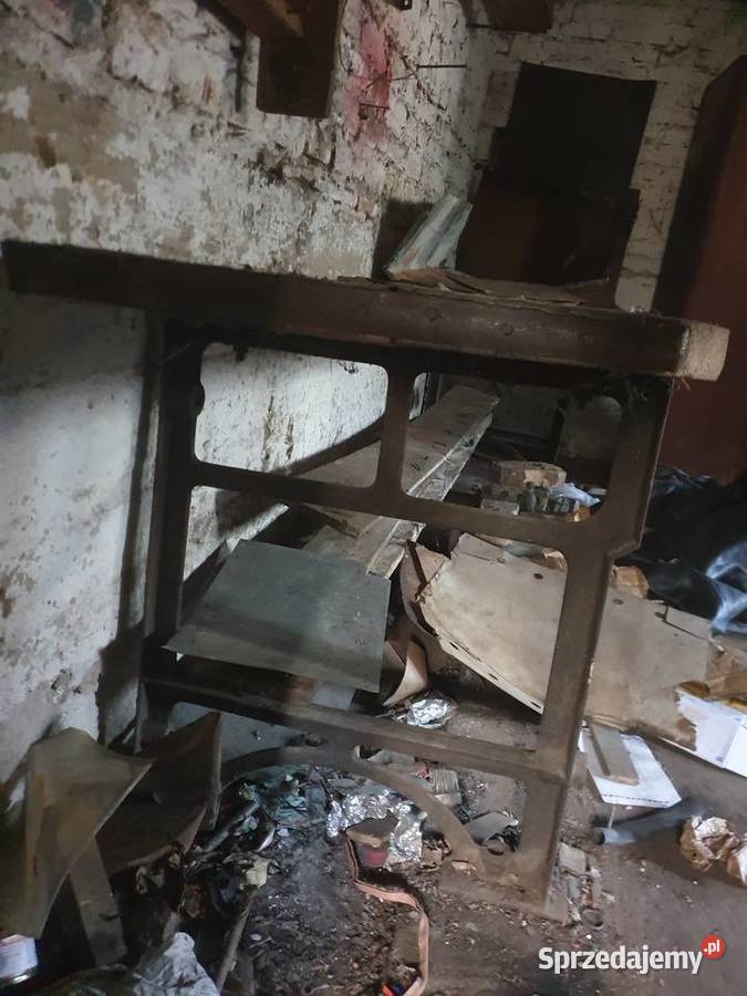 Stary stół warsztatowy przemysłowy żeliwny Produkcja Warszawa