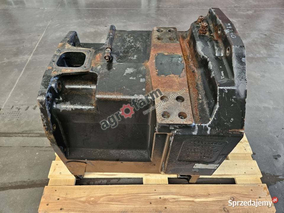 Obudowa skrzyni biegów Case MX 180 200 210 Byków