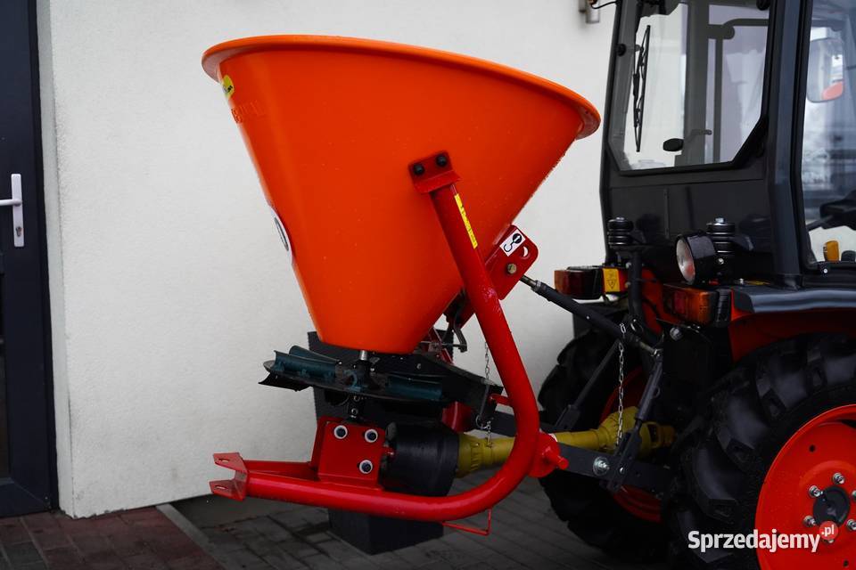 Kubota B2441 Neo Star 4x4 24 CAB posypywarka Tajęcina