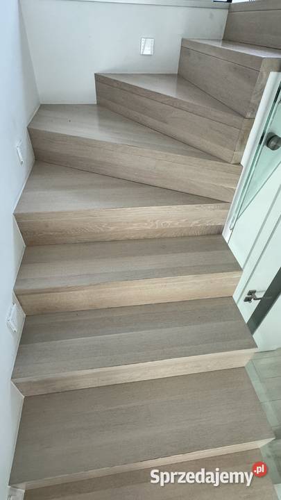 PIĘKNE DREWNIANE SCHODY DYWANOWE szerokie Poznań