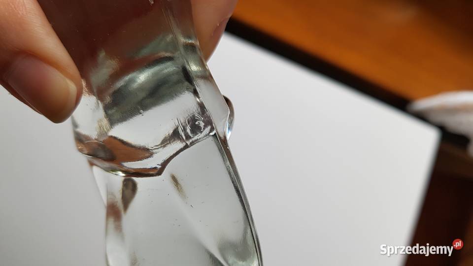 Szklana figurka Baba z serii Rodzina Ząbkowice Porcelana i szkło śląskie Dąbrowa Górnicza