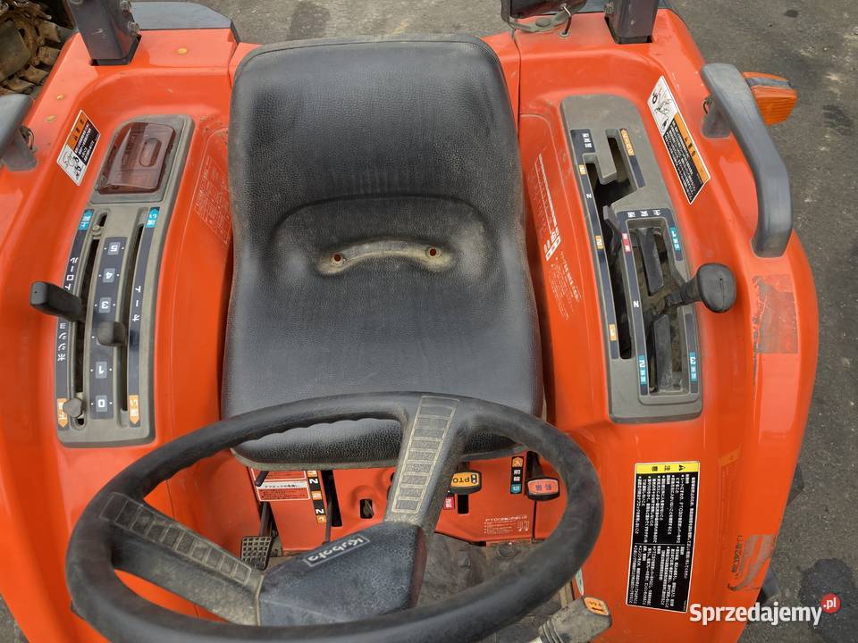 Kubota T240 mocny i niezawodny traktor 24 Skała
