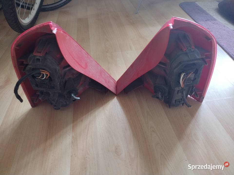 Lampy tylne Renault Clio 2 przedlift Uniwersalne Oświetlenie