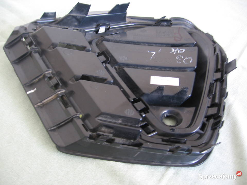 83A807681D AUDI Q3 SLine Kratka atrapa zderzaka
