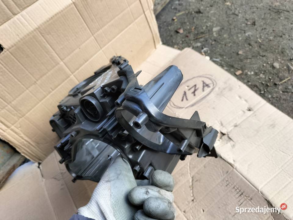 BMW Seria 7 F01 F02 LIFT Obudowa Wkład Lampy Obudowy akumulatorów lubelskie Kamień-Kolonia