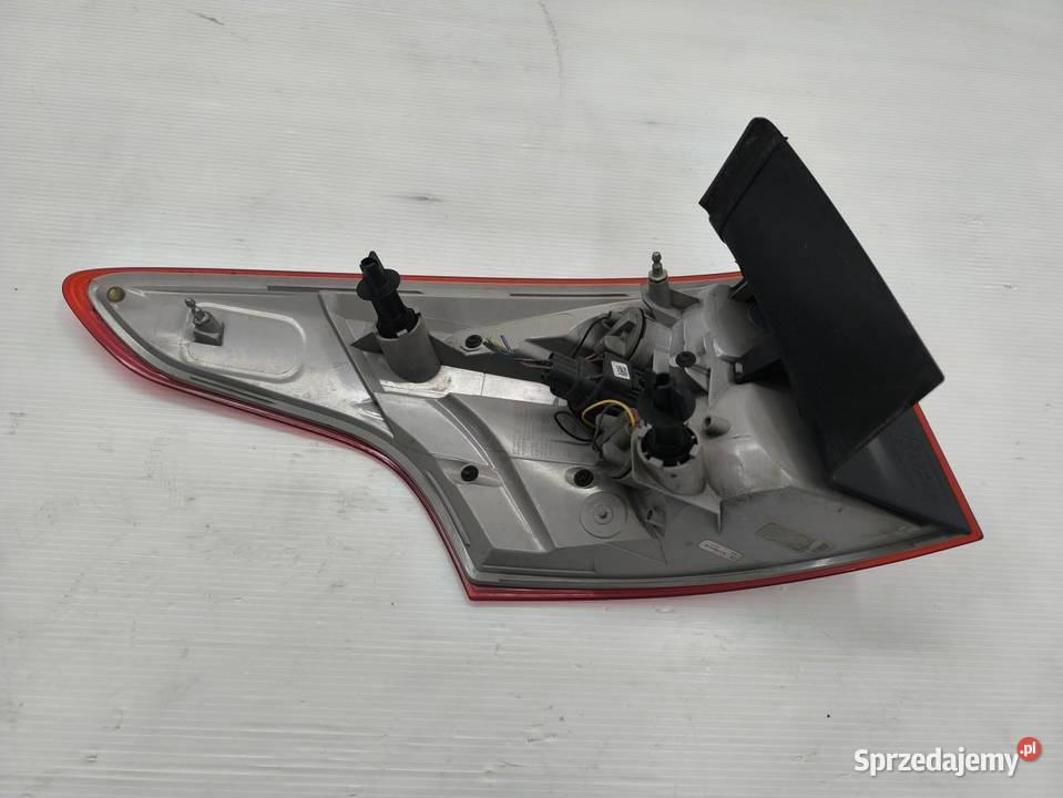 LAMPA PRAWY TYŁ FORD FOCUS MK3 LIFT KOMBI