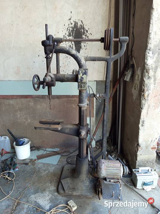 Duża wiertarka stojąca