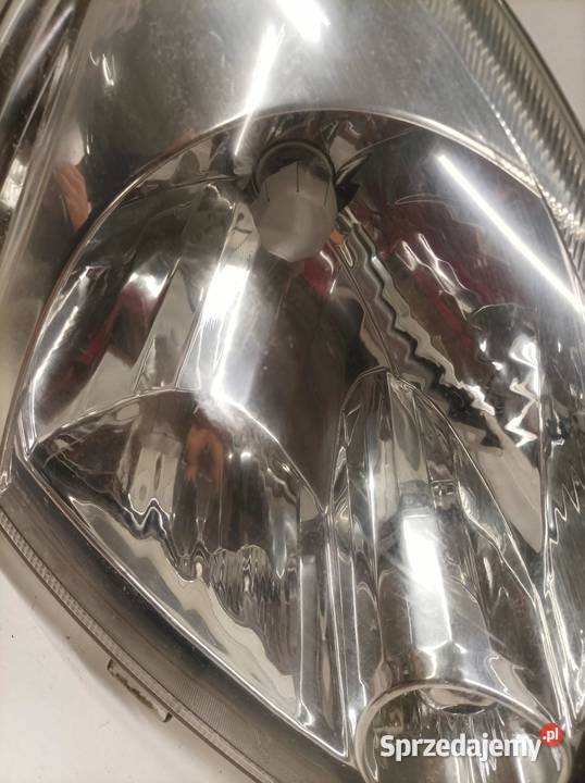 LAMPA PRZÓD PRAWA EU LIFT Toyota Yaris I osobowe świętokrzyskie