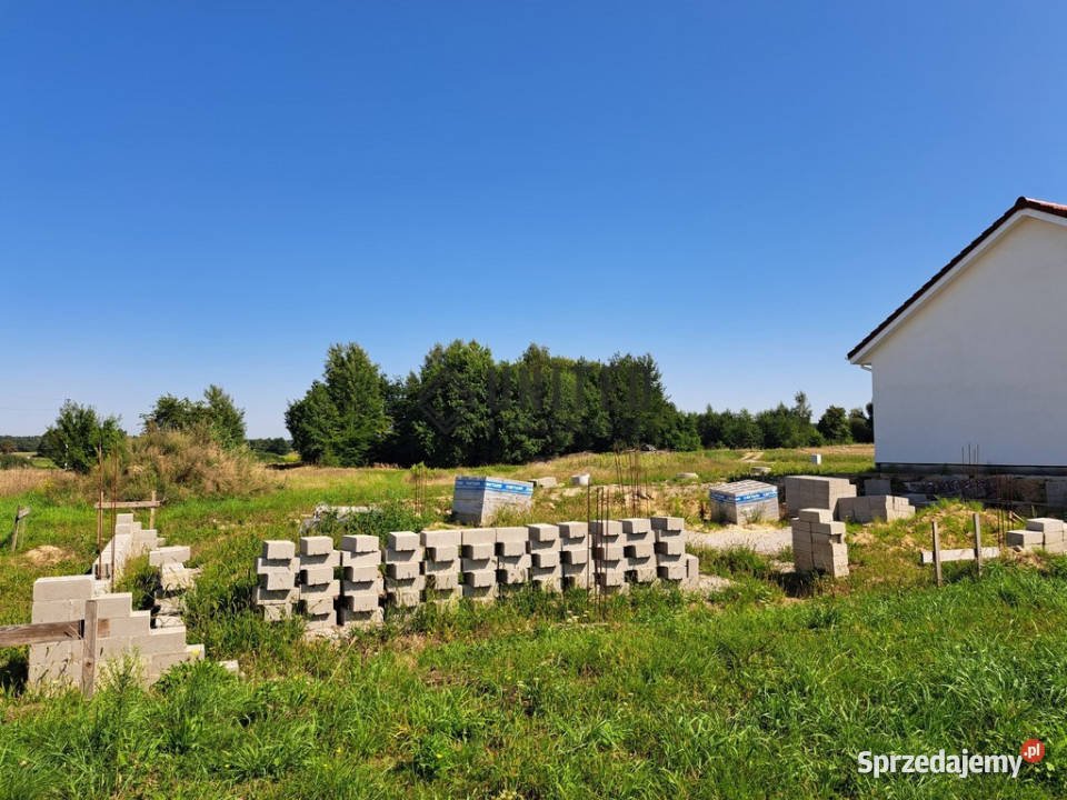 Działka z rozpoczętą budową Ostrowina