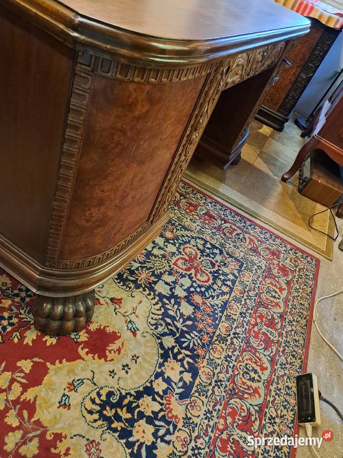 Piękny gabinet na lwich łapach biurkobiblioteka