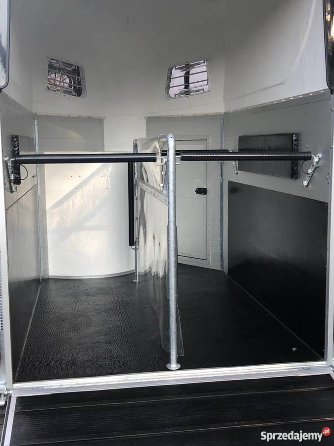 Przyczepa do przewozu koni Mustang Strong