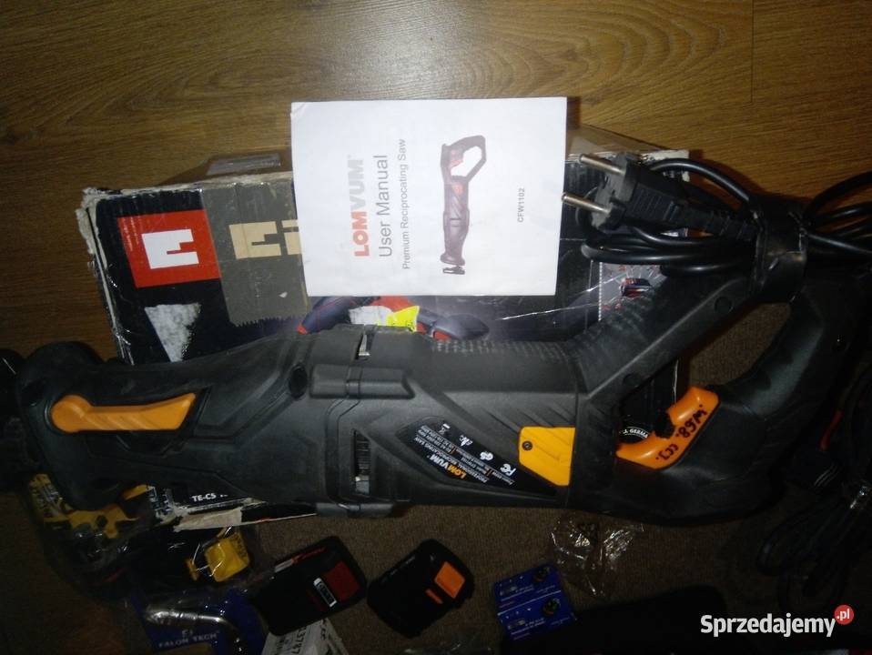 Piła szablasta z obrotowym uchwytem i 230V