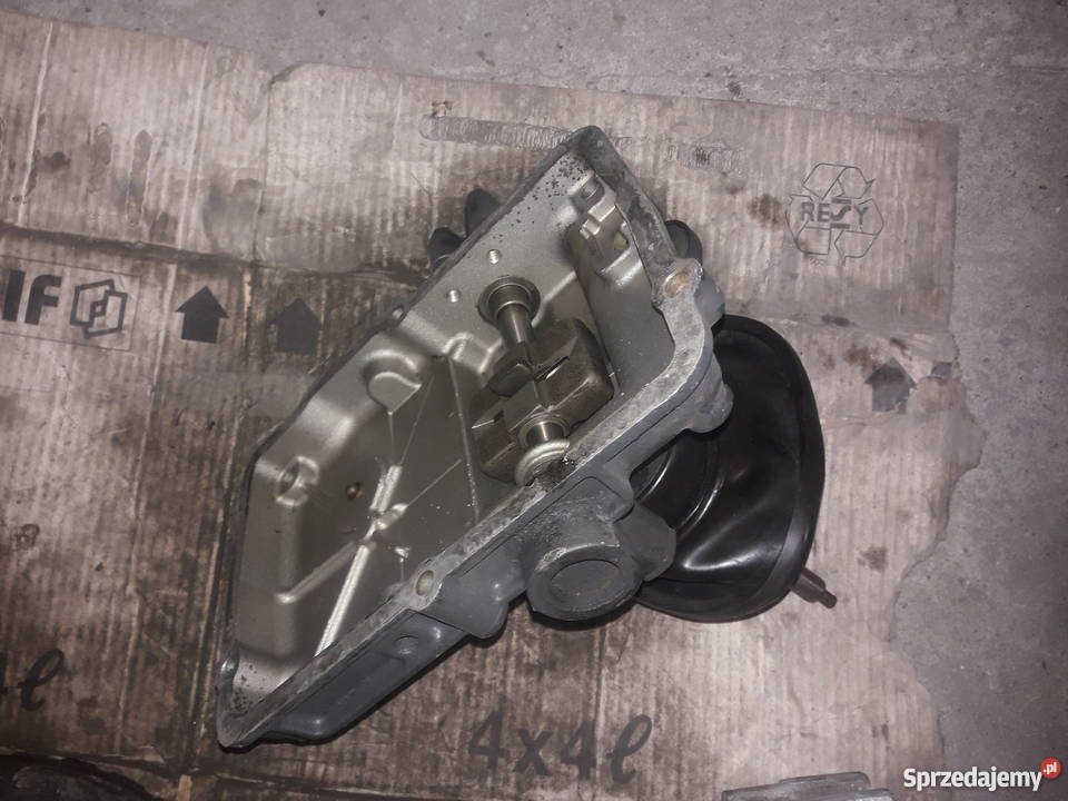 pokrywa skrzyni biegów wybierak mercede 609 709 ciężarowe Pozostałe Częstochowa