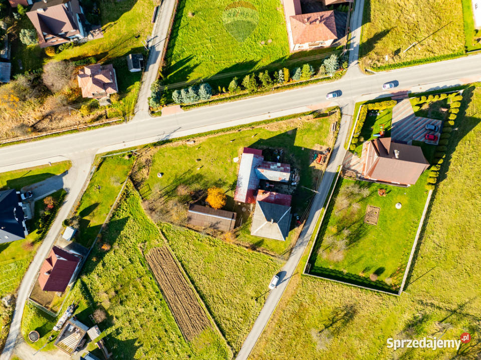 Działka budowlana z domem i budynkami Spytkowice