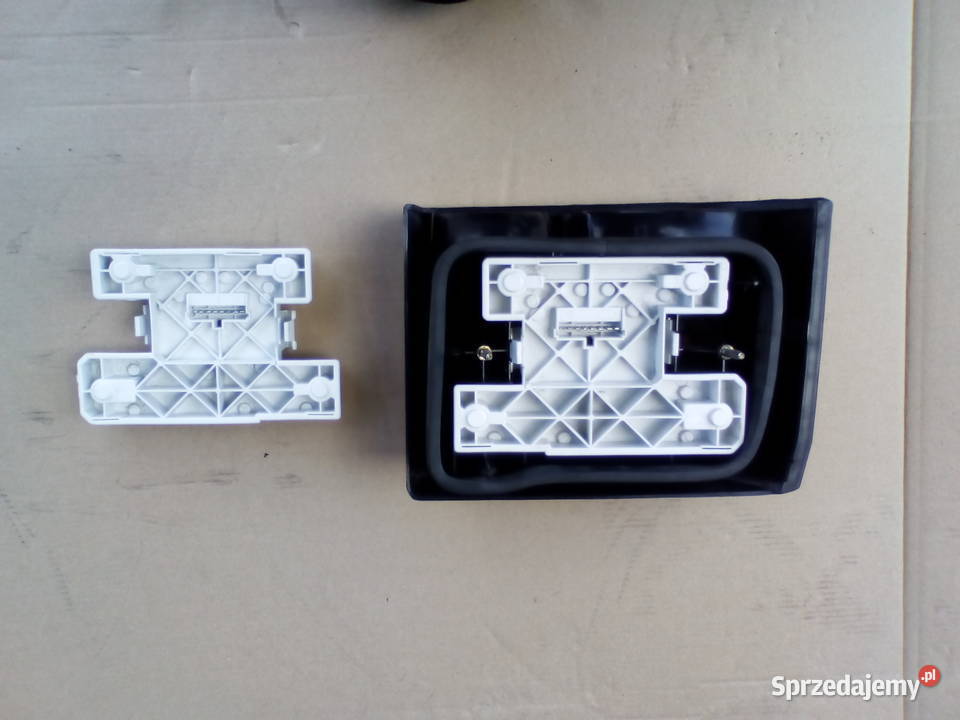 Renault 19 tylna prawa lampa 8892 wielkopolskie Bukownica