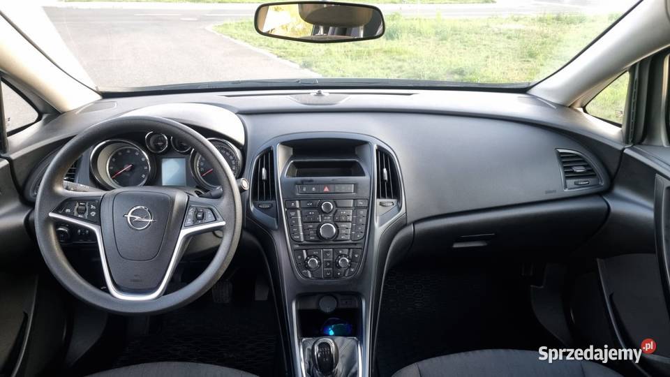 Opel astra sedan benzyna