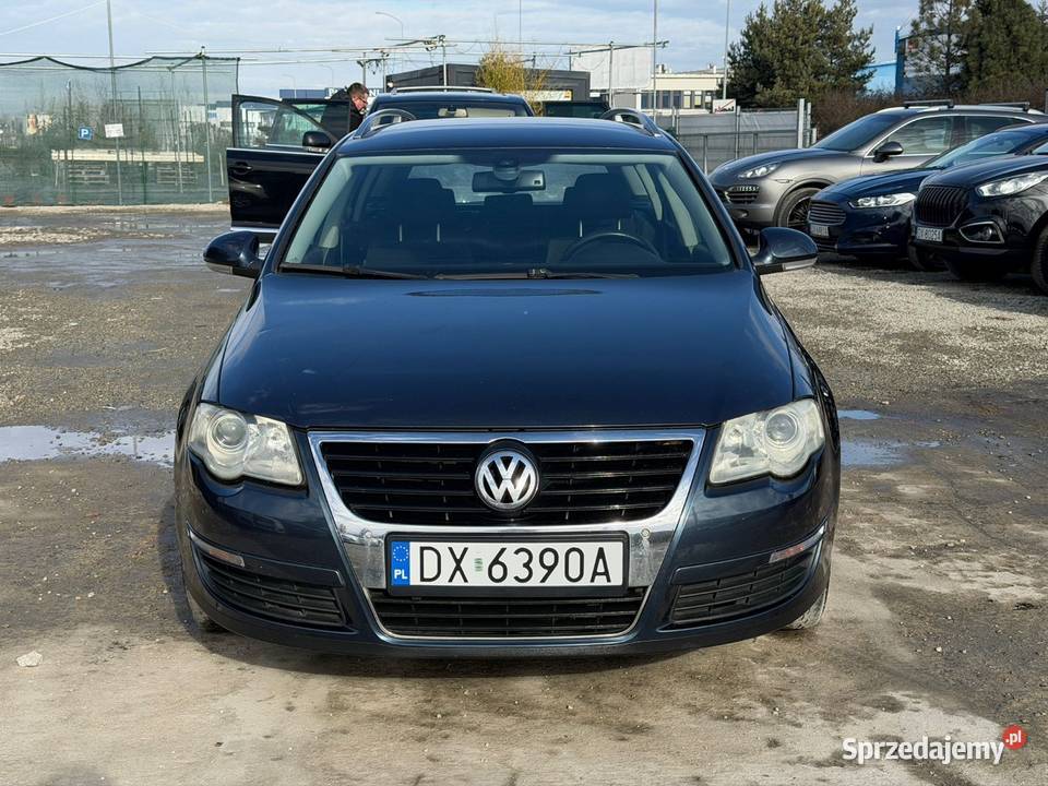 Volkswagen Passat B6 20 Benzyna 2007r Klima PDC granatowy Passat Wrocław sprzedam