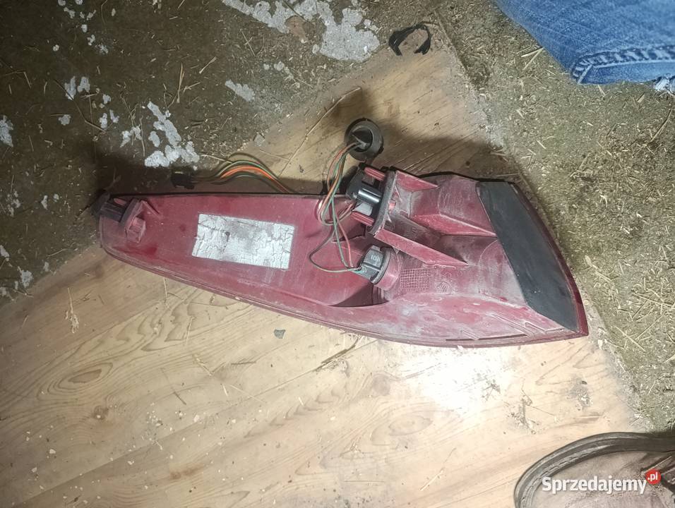 PEUGEOT 607 2001r LAMPA TYLNA PRAWA Terpentyna