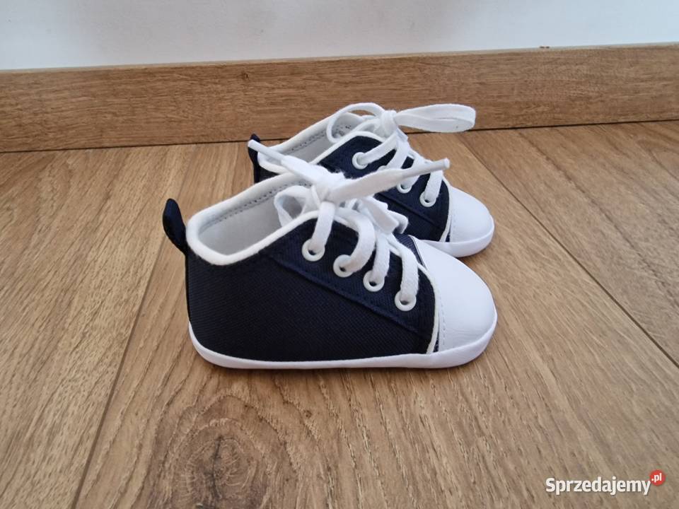 Buciki do chrztu Trampki granatowe Ostrołęka sprzedam