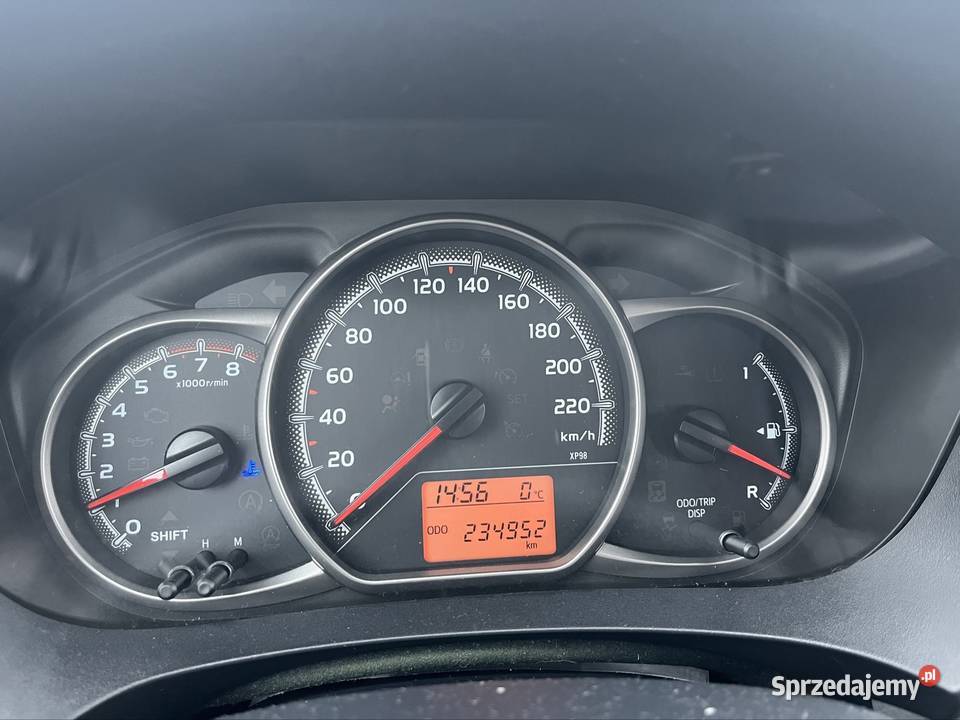 Toyota Yaris benzyna 5 drzwi kupiony w polskim salonie Świdnik