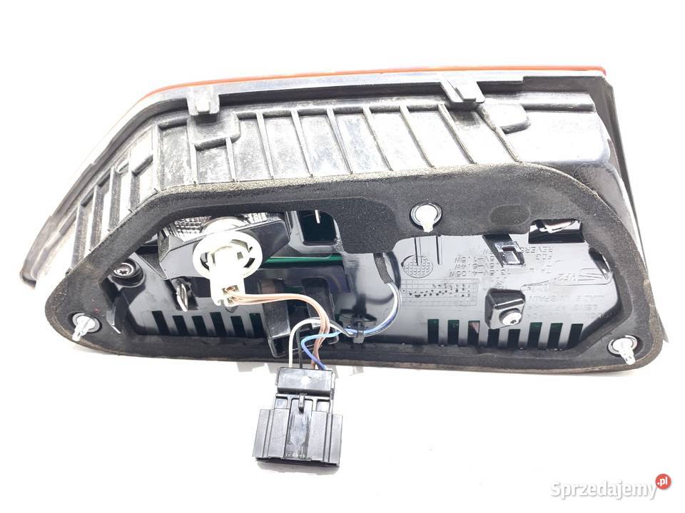 LAMPA TYŁ PRAWA WEWNĘTRZNA SEAT LEON III