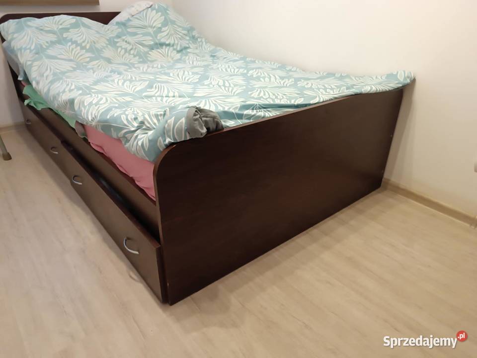 Duże łóżko materac