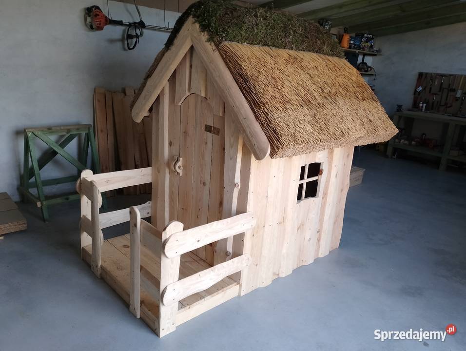 Drewniany domek dla dzieci, piaskownica