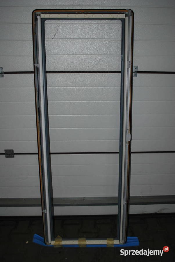 RAMA OKNA Z ROLETĄ I MOSKITIERĄ Kempingowe