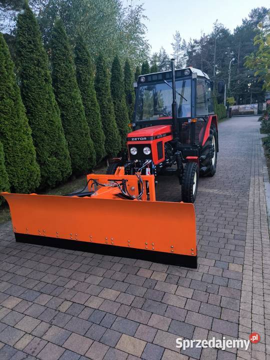 Akcja zima Ciągniki z pługami do odśnieżania