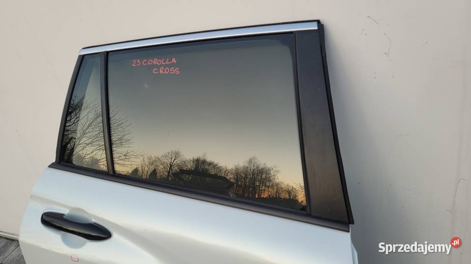 DRZWI PRAWE TYŁ TOYOTA COROLLA CROSS 2023 KOD Bochnia sprzedam