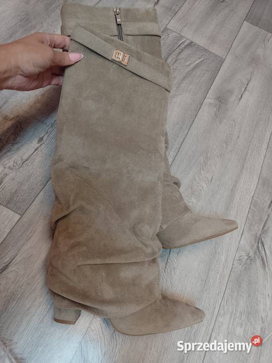 3940 Beżowe marszczone Kozaki kowbojki 25.4cm sprzedam