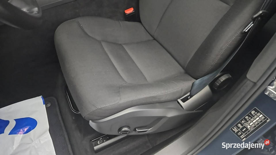 Volvo XC 60 B4 B Momentum Z Polskiego Salonu 103000km mazowieckie Warszawa