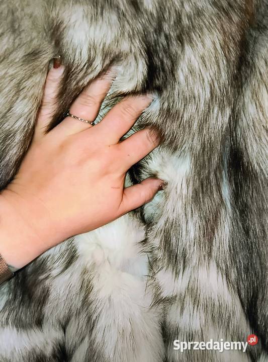 Naturalne futro maxi marki Petr Zavrl eleganckie małopolskie Łącko
