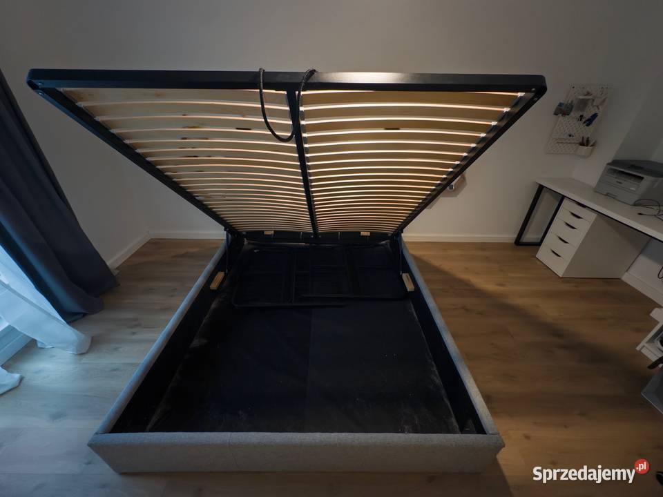 Łóżko tapicerowane Nick Stelaż metalowy 160x200 Domaszczyn