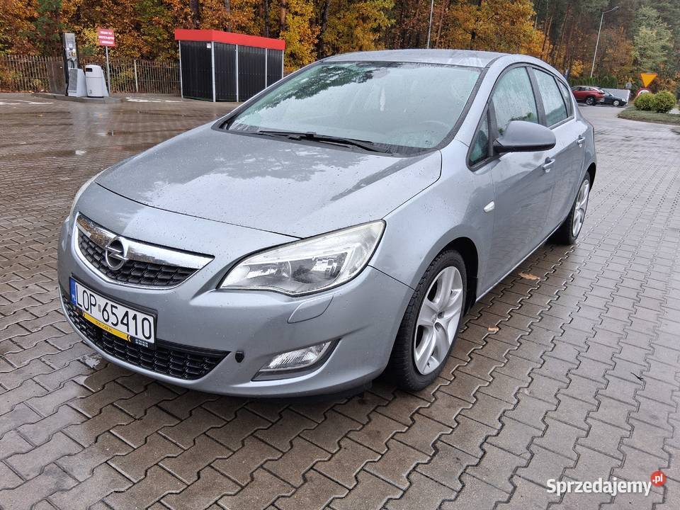 Opel Astra J 2010r 14TBLpg6Biegowy srebrny Poniatowa